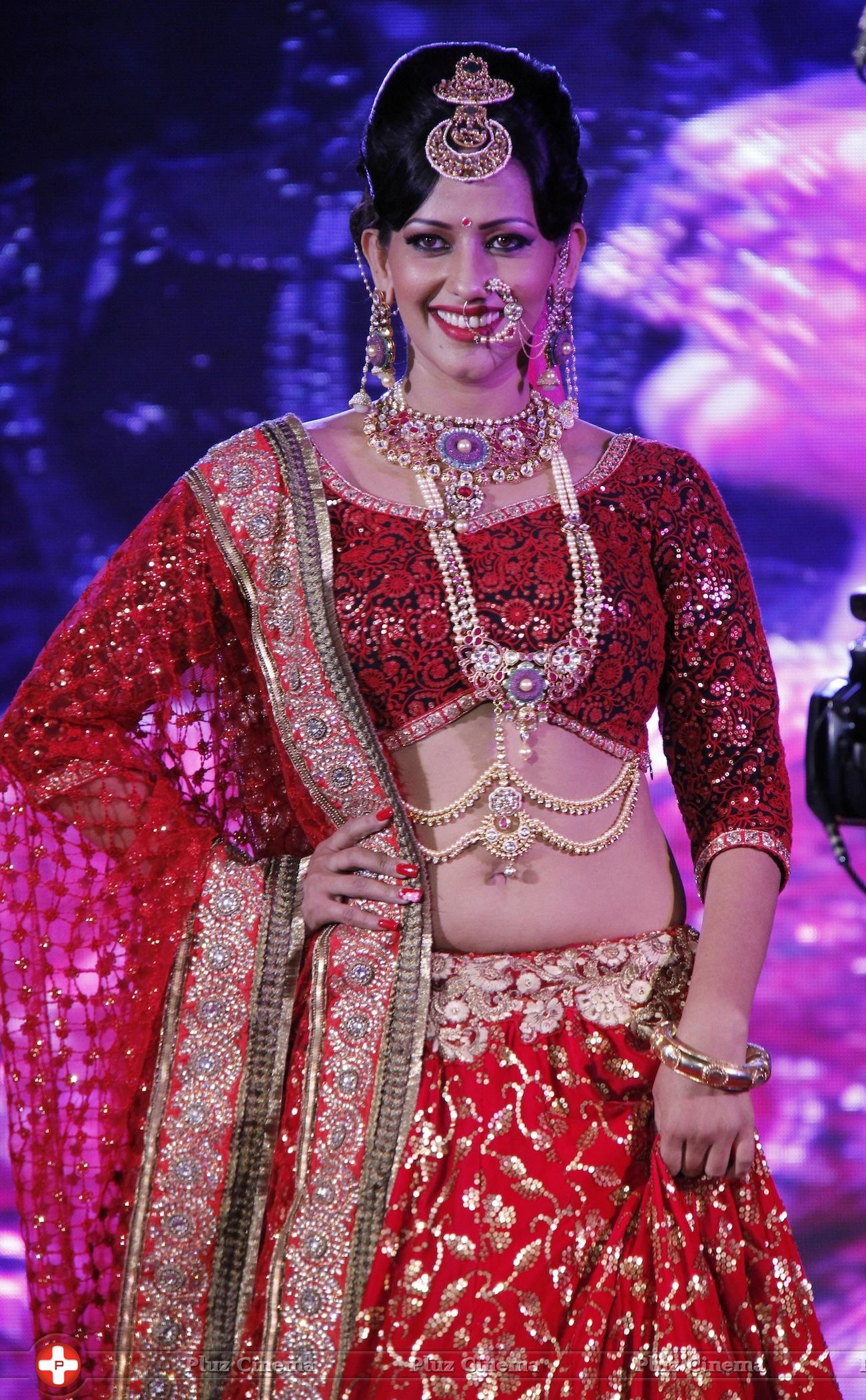 Sanjana Singh walks for Makeup Mantra fashion show photos | Picture 1007433