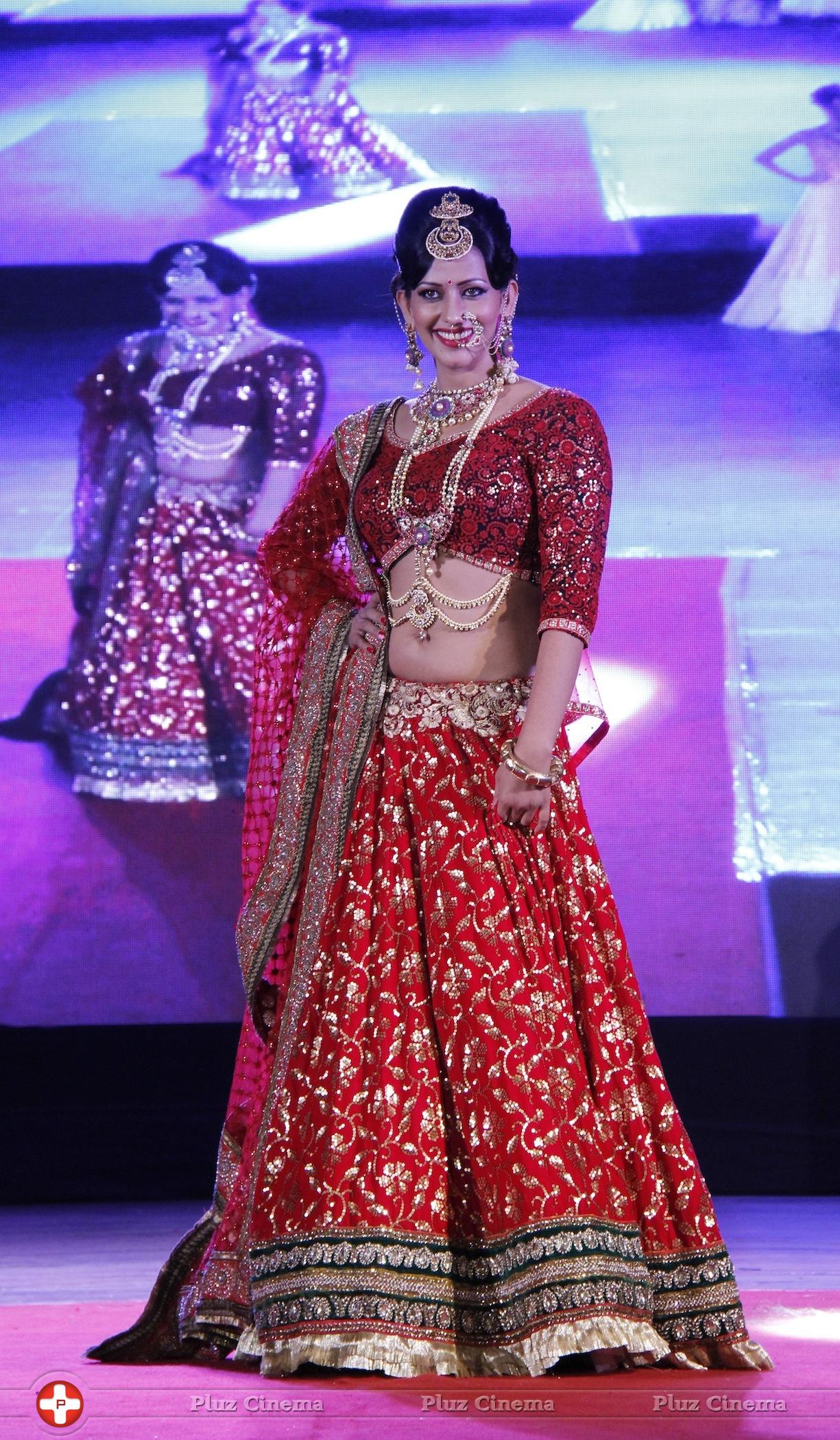 Sanjana Singh walks for Makeup Mantra fashion show photos | Picture 1007437