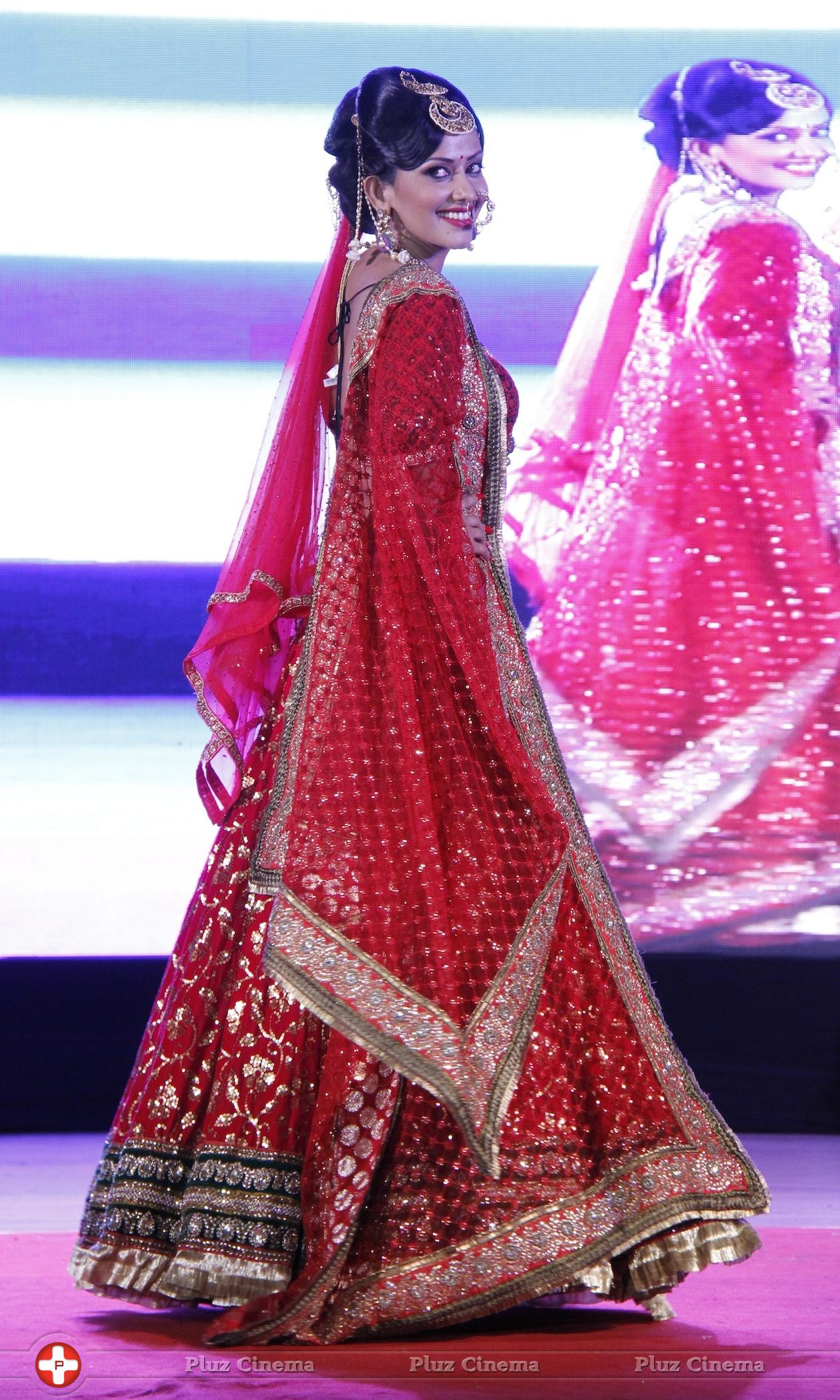 Sanjana Singh walks for Makeup Mantra fashion show photos | Picture 1007438