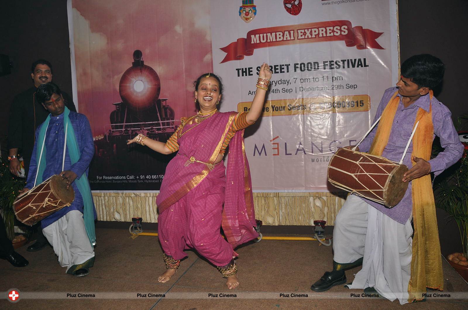Madhavi Latha at Mumbai Express Food Festival 2013 Photos | Picture 571569