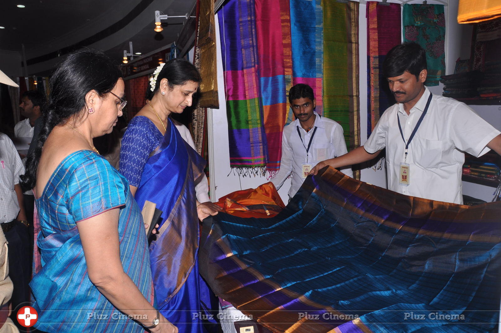 Governor wife Vimala Narasimhan launches silk mark expo photos | Picture 590309