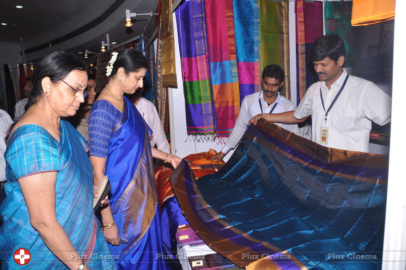 Governor wife Vimala Narasimhan launches silk mark expo photos | Picture 590310