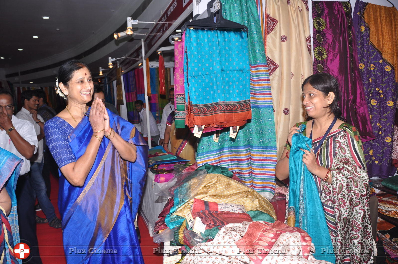 Governor wife Vimala Narasimhan launches silk mark expo photos | Picture 590313