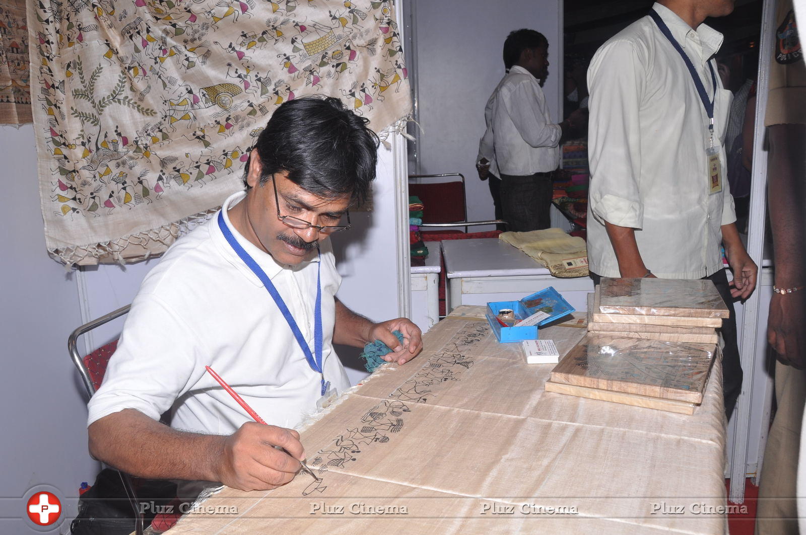 Governor wife Vimala Narasimhan launches silk mark expo photos | Picture 590317