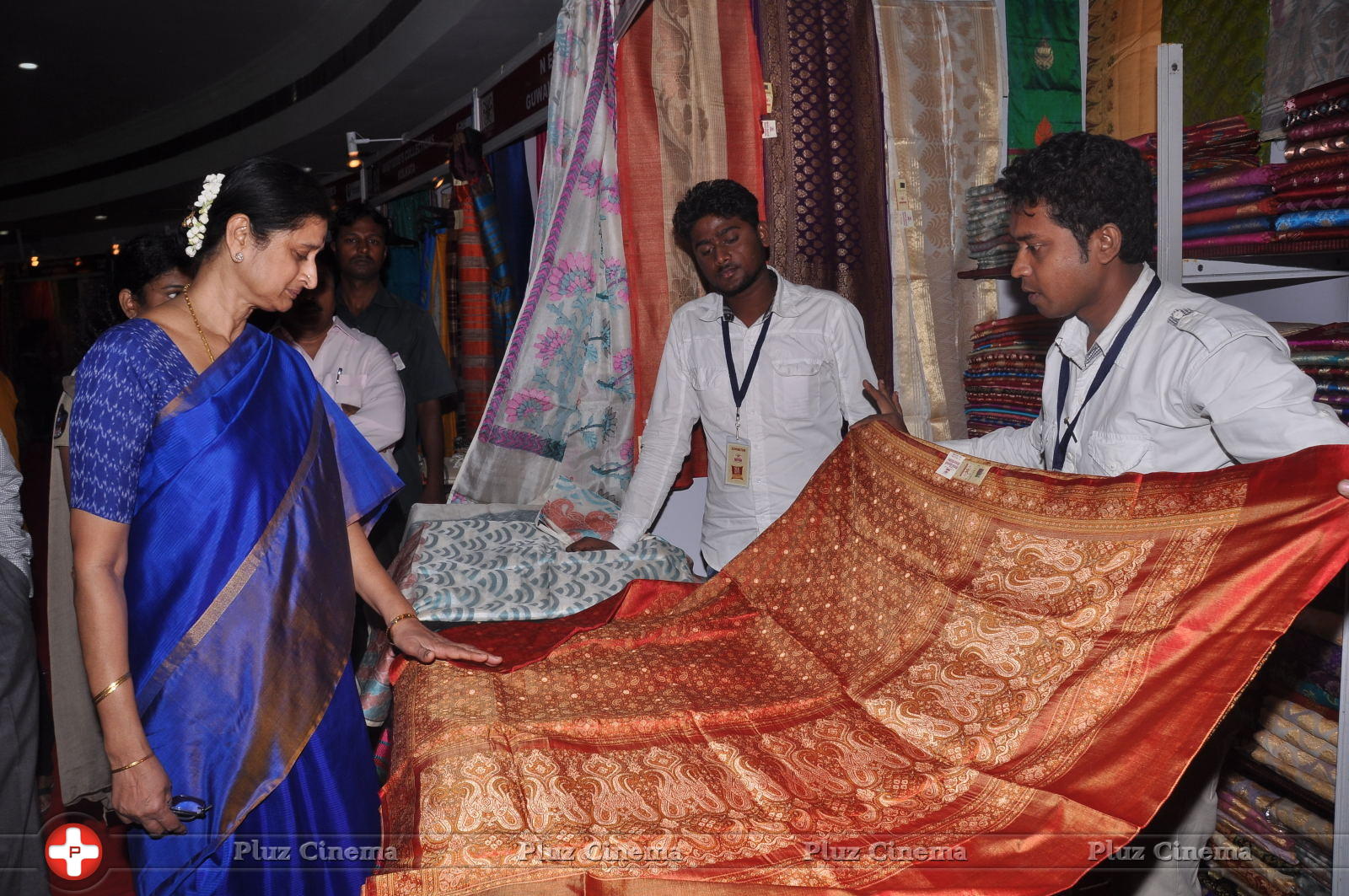 Governor wife Vimala Narasimhan launches silk mark expo photos | Picture 590318