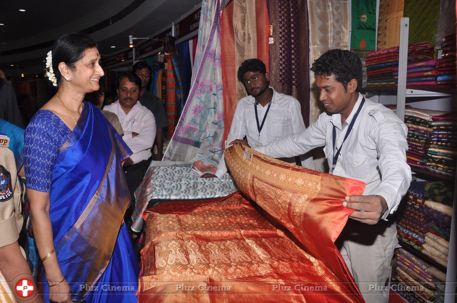 Governor wife Vimala Narasimhan launches silk mark expo photos | Picture 590319