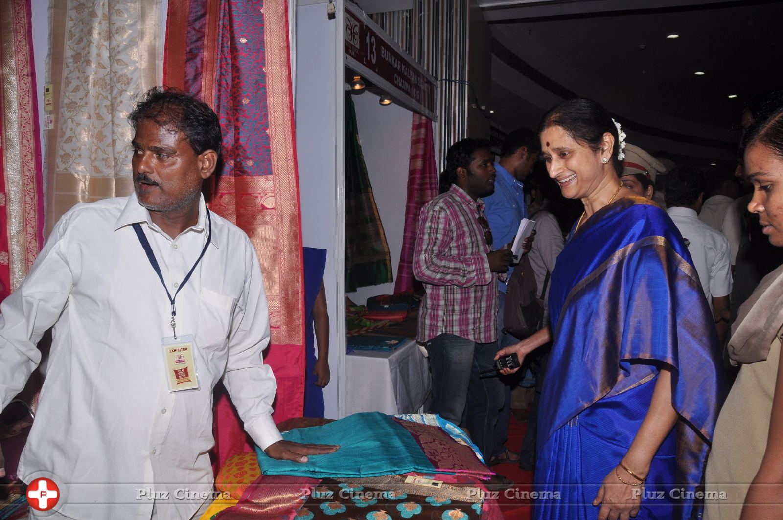 Governor wife Vimala Narasimhan launches silk mark expo photos | Picture 590320