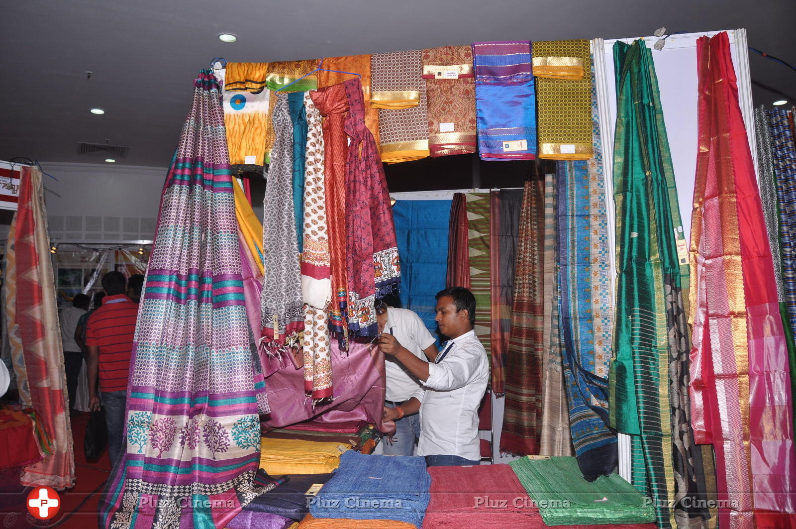 Governor wife Vimala Narasimhan launches silk mark expo photos | Picture 590329