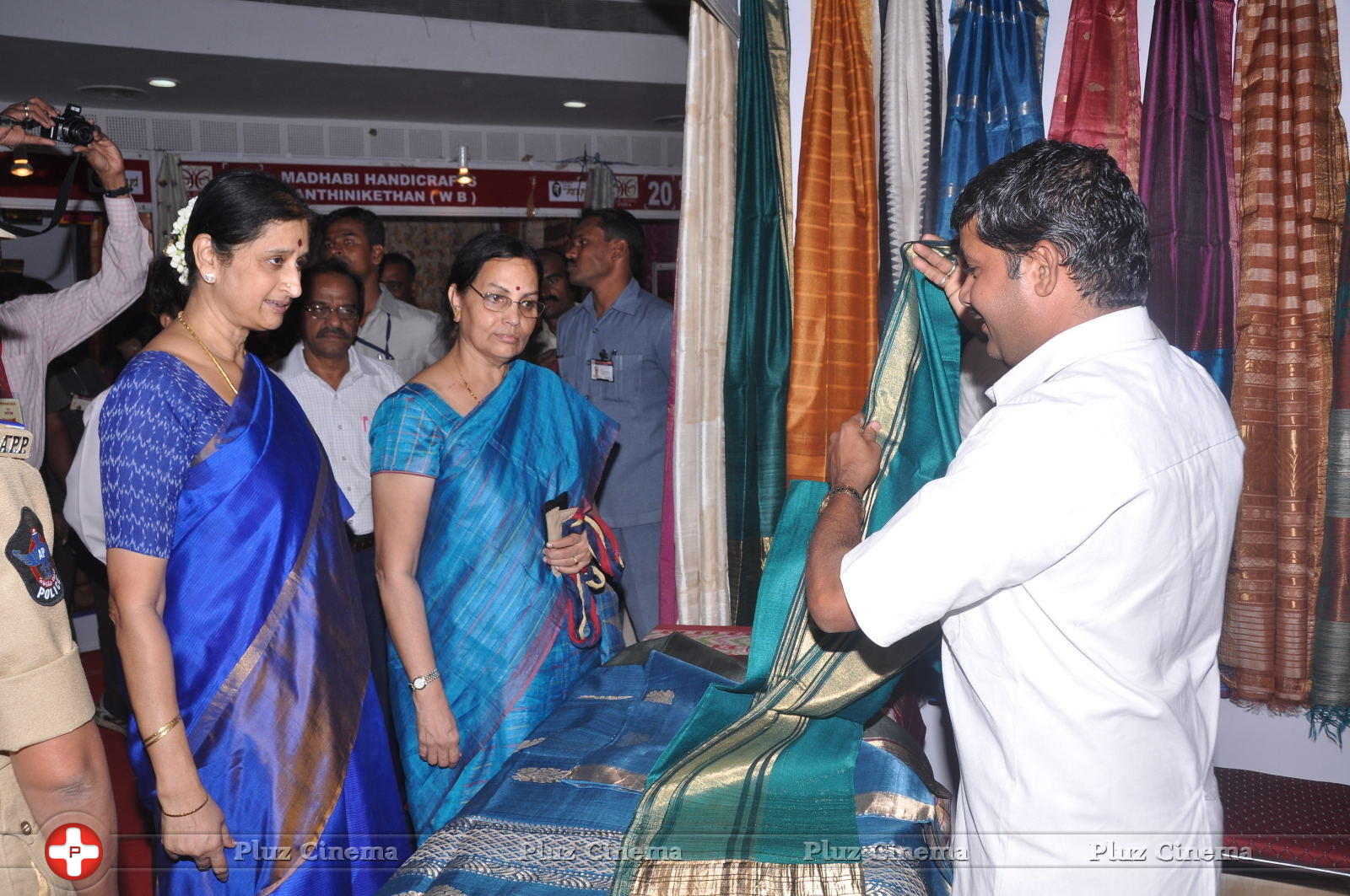 Governor wife Vimala Narasimhan launches silk mark expo photos | Picture 590348