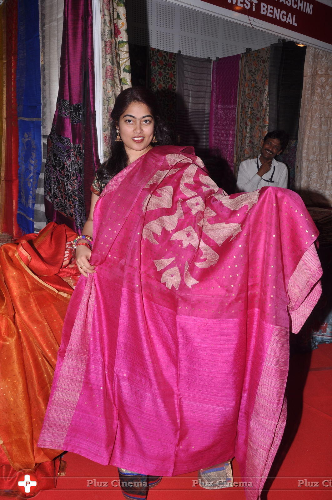 Governor wife Vimala Narasimhan launches silk mark expo photos | Picture 590352