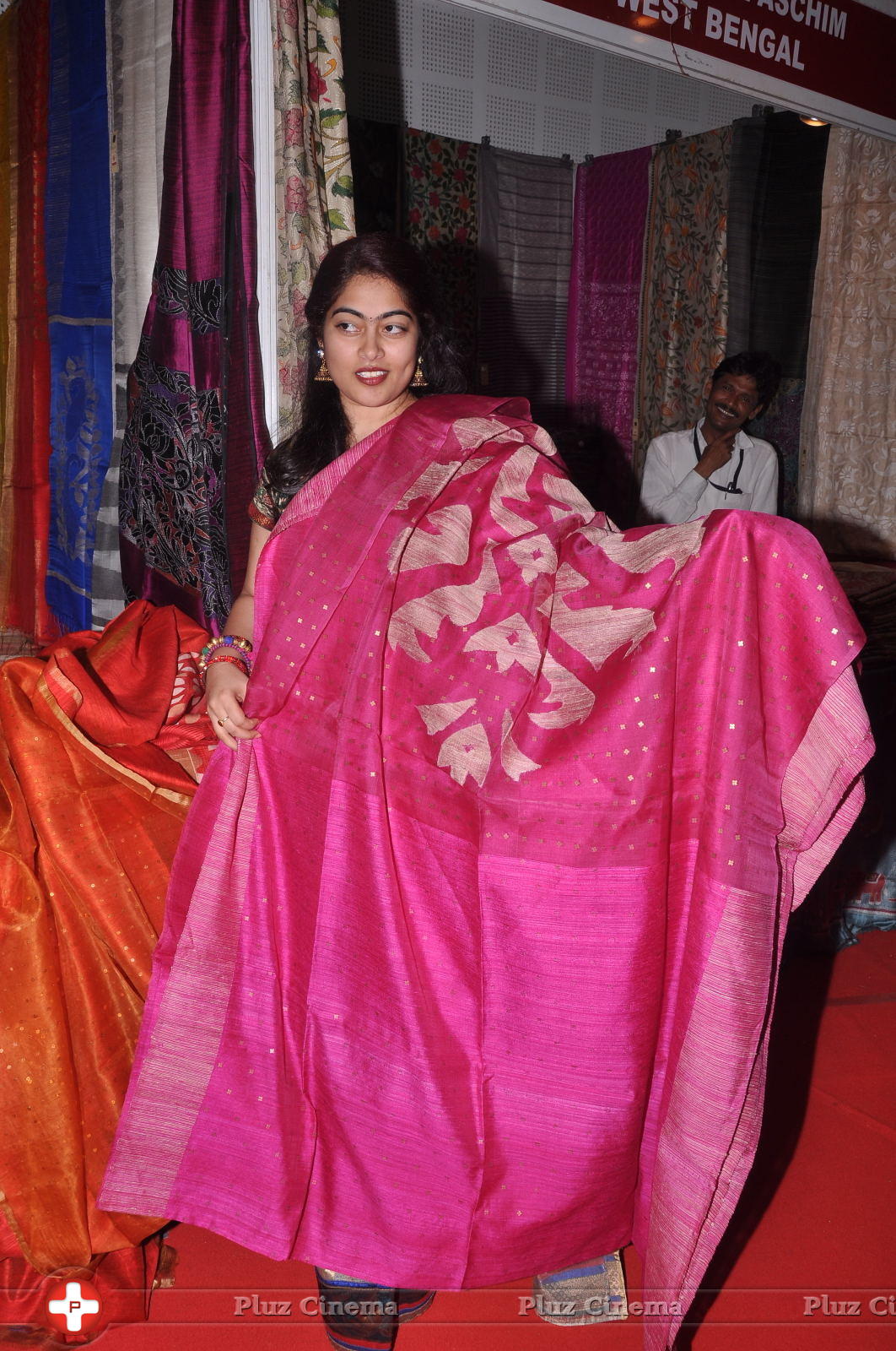 Governor wife Vimala Narasimhan launches silk mark expo photos | Picture 590353