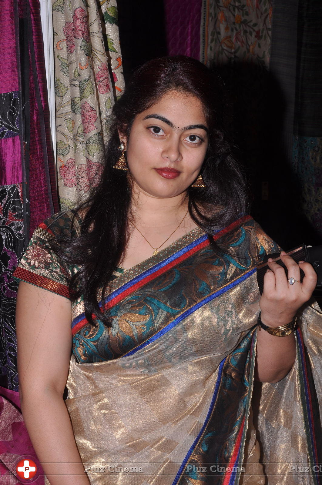 Governor wife Vimala Narasimhan launches silk mark expo photos | Picture 590360