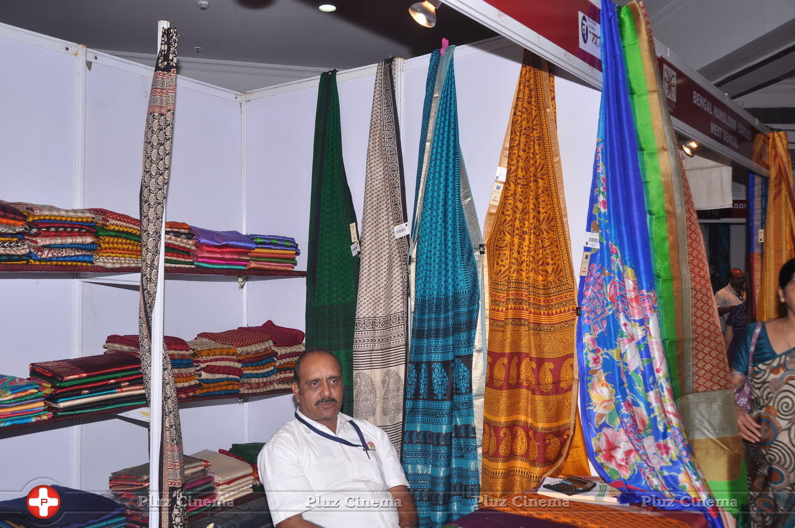 Governor wife Vimala Narasimhan launches silk mark expo photos | Picture 590365