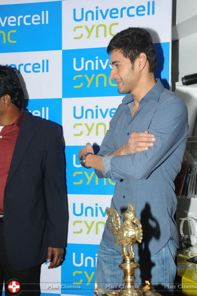 Mahesh Babu Launches Univercell Sync Mobile Store Photos | Picture 696503