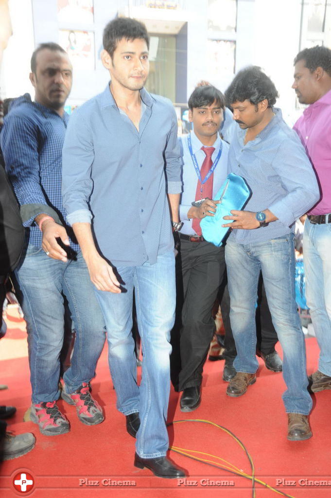 Mahesh Babu Launches Univercell Sync Mobile Store Photos | Picture 696513