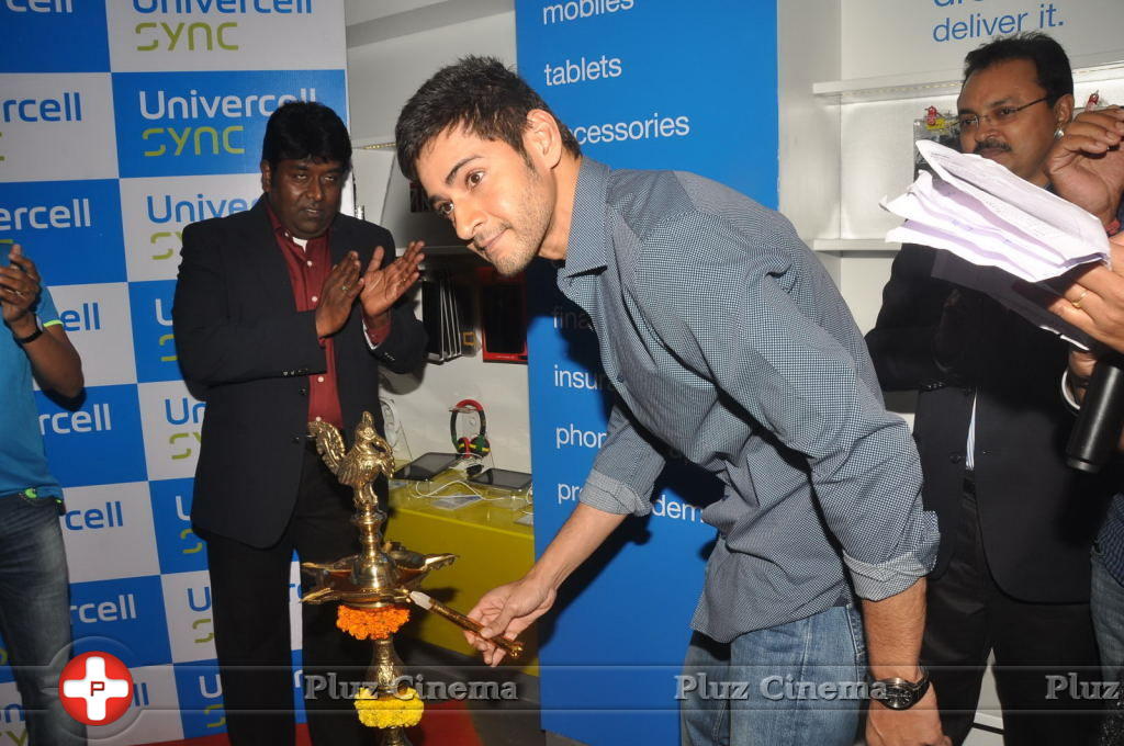 Mahesh Babu Launches Univercell Sync Mobile Store Photos | Picture 696523