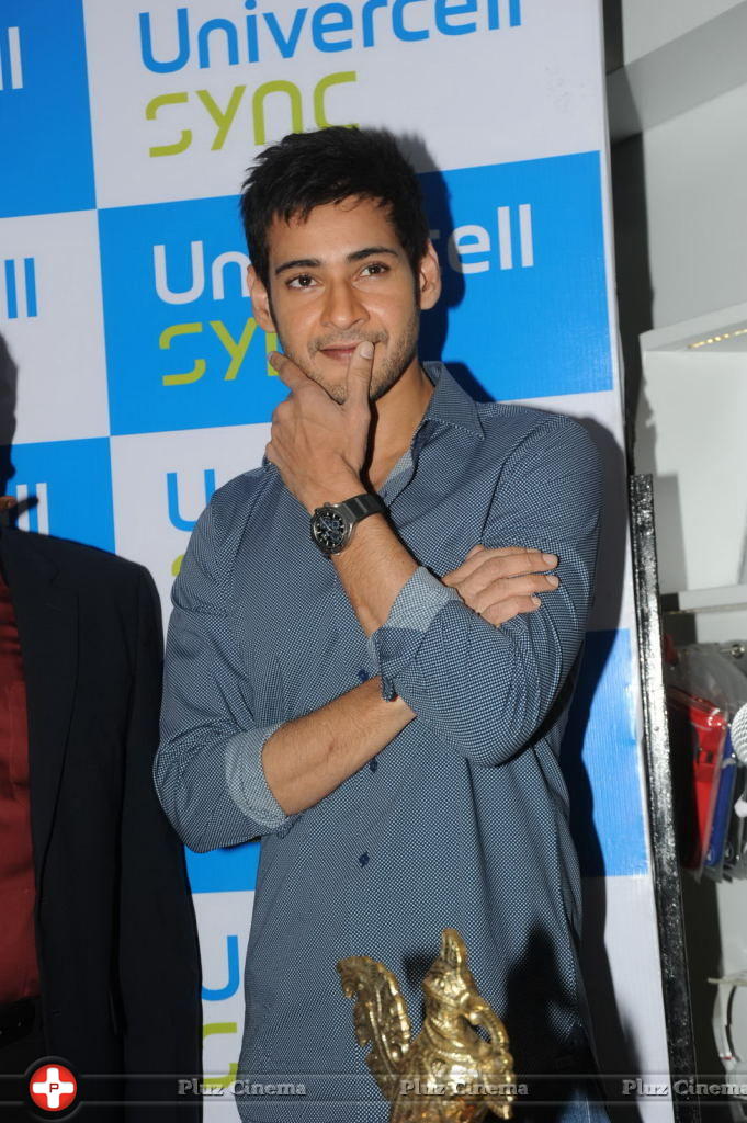 Mahesh Babu Launches Univercell Sync Mobile Store Photos | Picture 696527