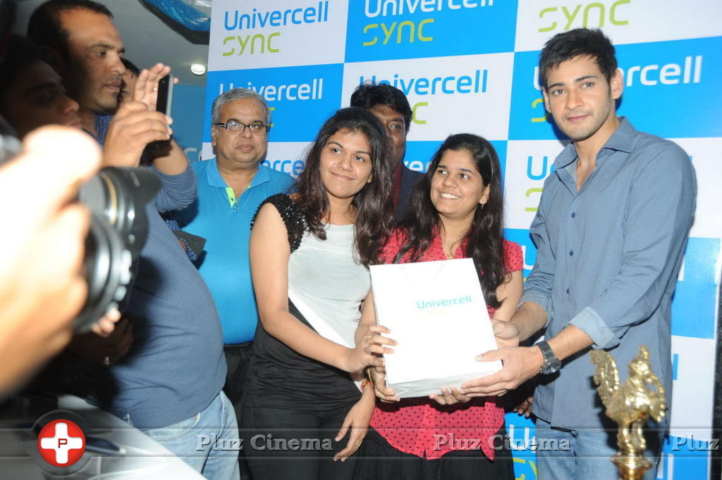 Mahesh Babu Launches Univercell Sync Mobile Store Photos | Picture 696531