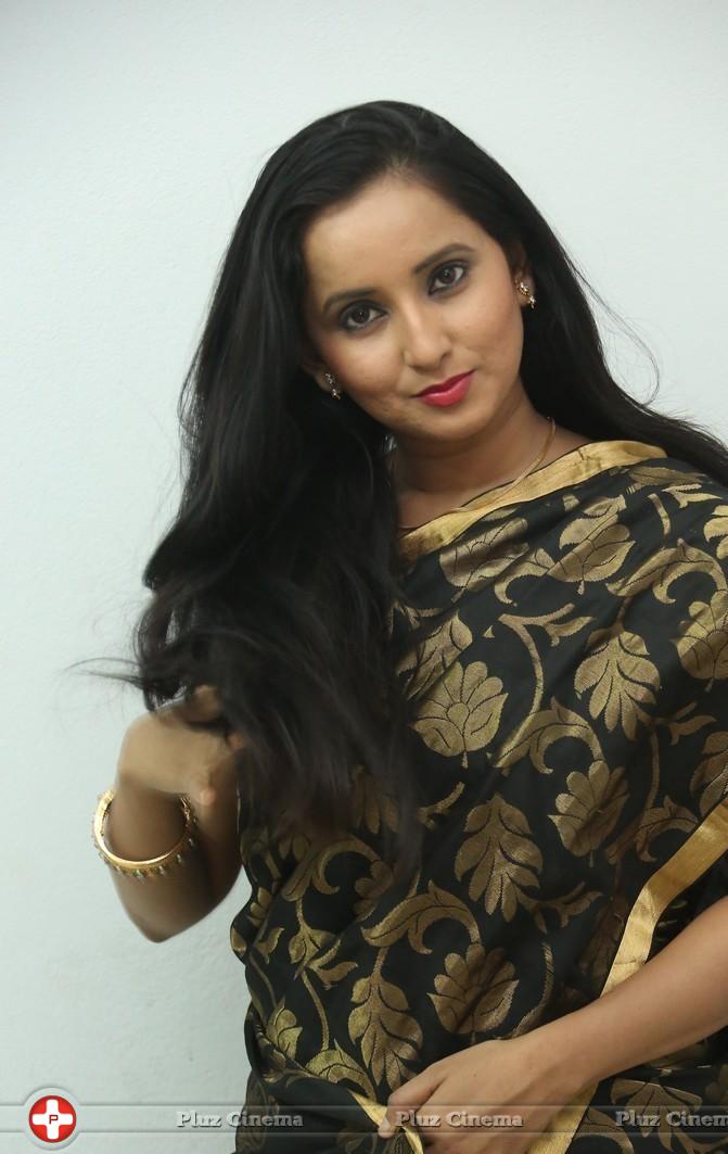 Ishika Singh New Photos | Picture 881437