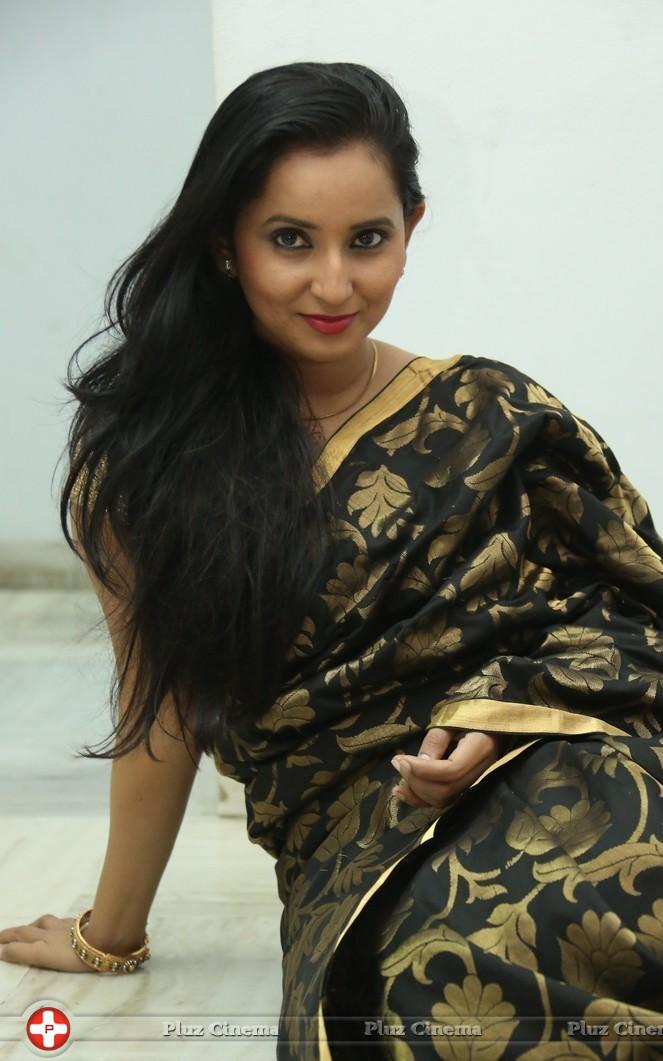 Ishika Singh New Photos | Picture 881444