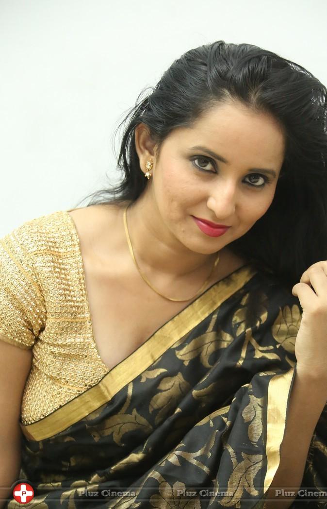 Ishika Singh New Photos | Picture 881457
