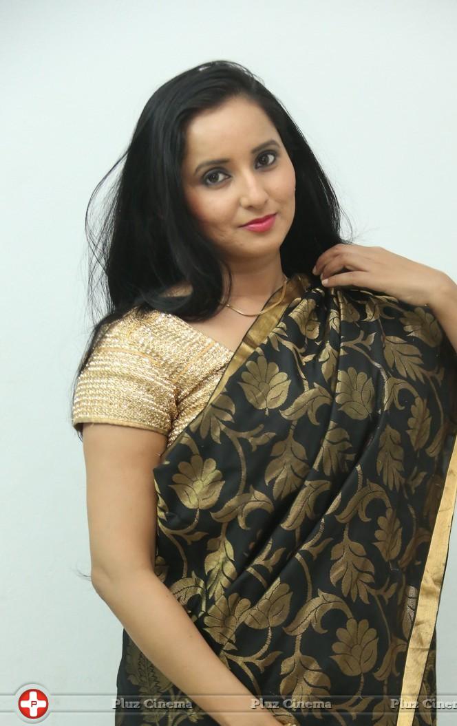 Ishika Singh New Photos | Picture 881465