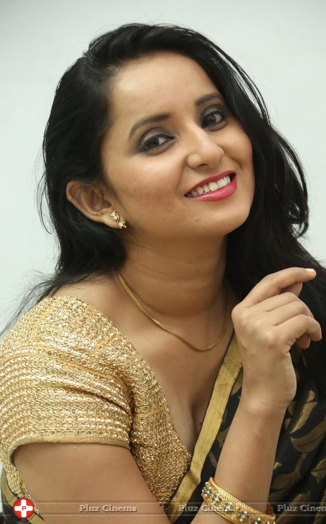 Ishika Singh New Photos | Picture 881479