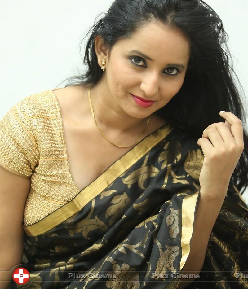 Ishika Singh New Photos | Picture 881482