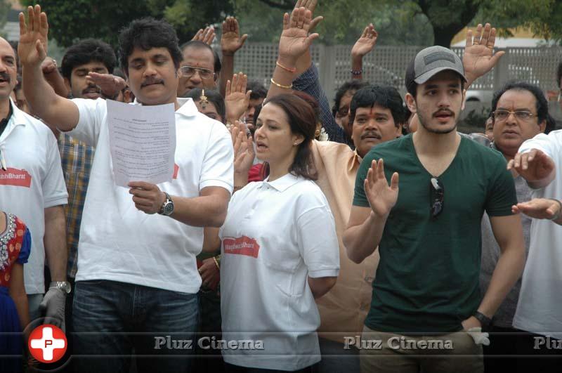 Nagarjuna Family Joins Swachh Bharat Photos | Picture 852374