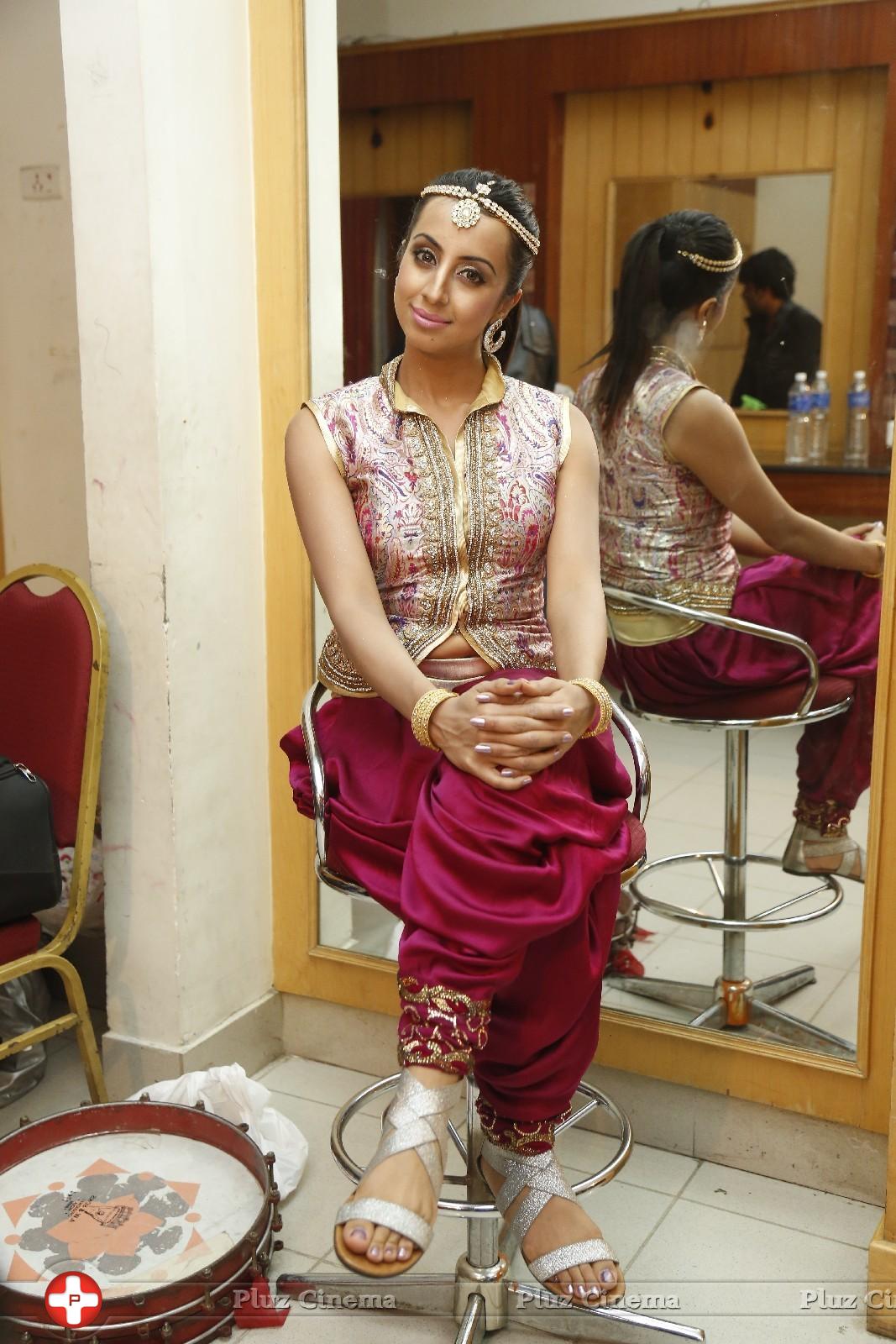 Sanjana Galrani Hot at TSR TV9 National Film Awards Backstage Photos | Picture 1068414