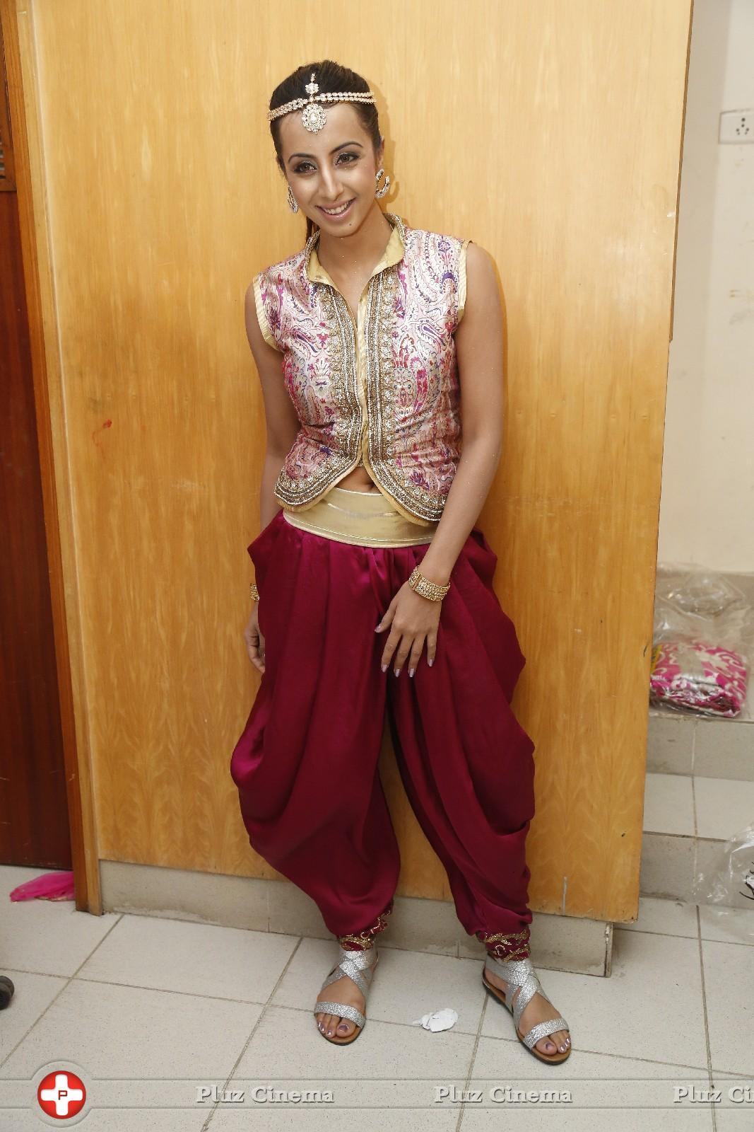 Sanjana Galrani Hot at TSR TV9 National Film Awards Backstage Photos | Picture 1068494