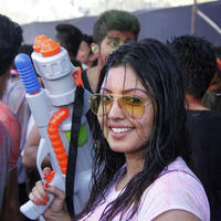 Actress Komal Jha celebrates Holi in Mumbai Photos | Picture 983573