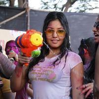 Actress Komal Jha celebrates Holi in Mumbai Photos | Picture 983579