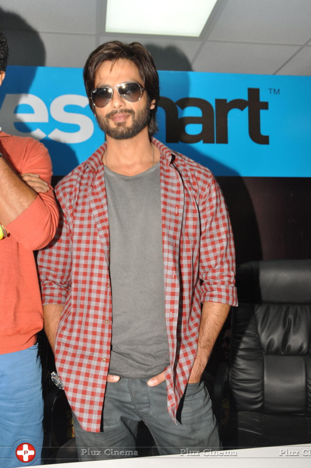Shahid Kapoor - Yes Mart Opening in Madhapur Pictures | Picture 660385