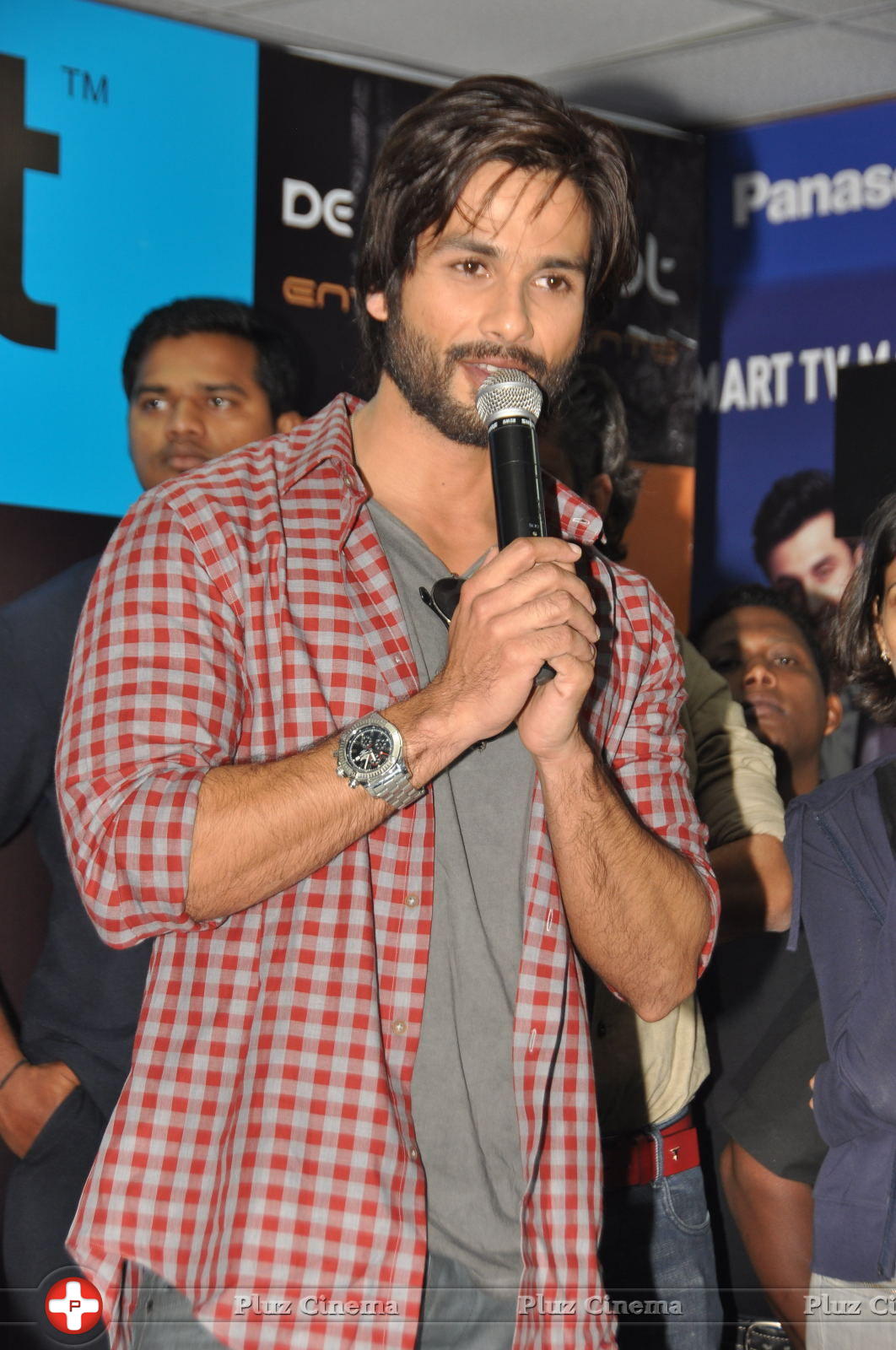 Shahid Kapoor - Yes Mart Opening in Madhapur Pictures | Picture 660407