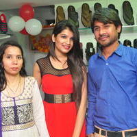 Isha Agarwal Launches Moches 5 foot Fashion Store Pictures