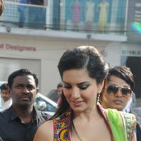 Sunny Leone - Jackpot Team Visits Kanishk Store Photos | Picture 665874