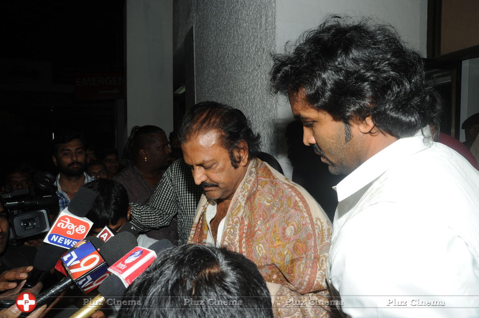 Mohan Babu - Manoj Accident in Hospital Photos | Picture 666137