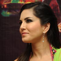 Sunny Leone Hot Photos at Jackpot Team Visits Kanishk Store | Picture 666976