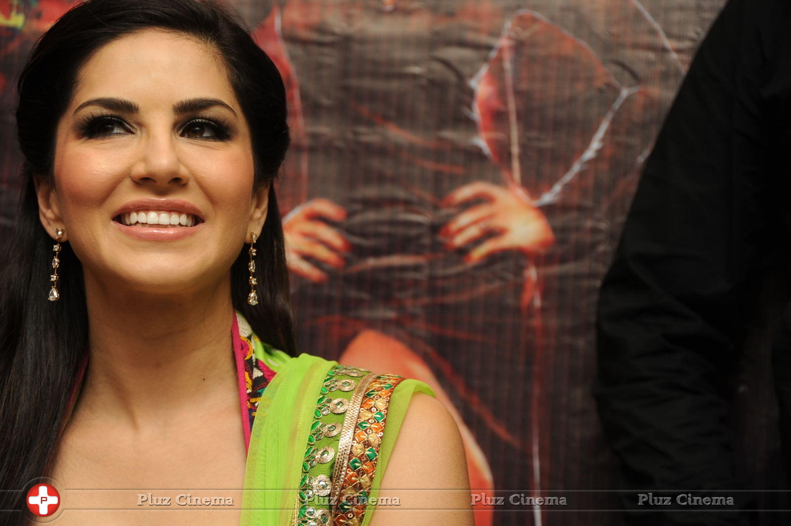 Sunny Leone Hot Photos at Jackpot Team Visits Kanishk Store | Picture 666990