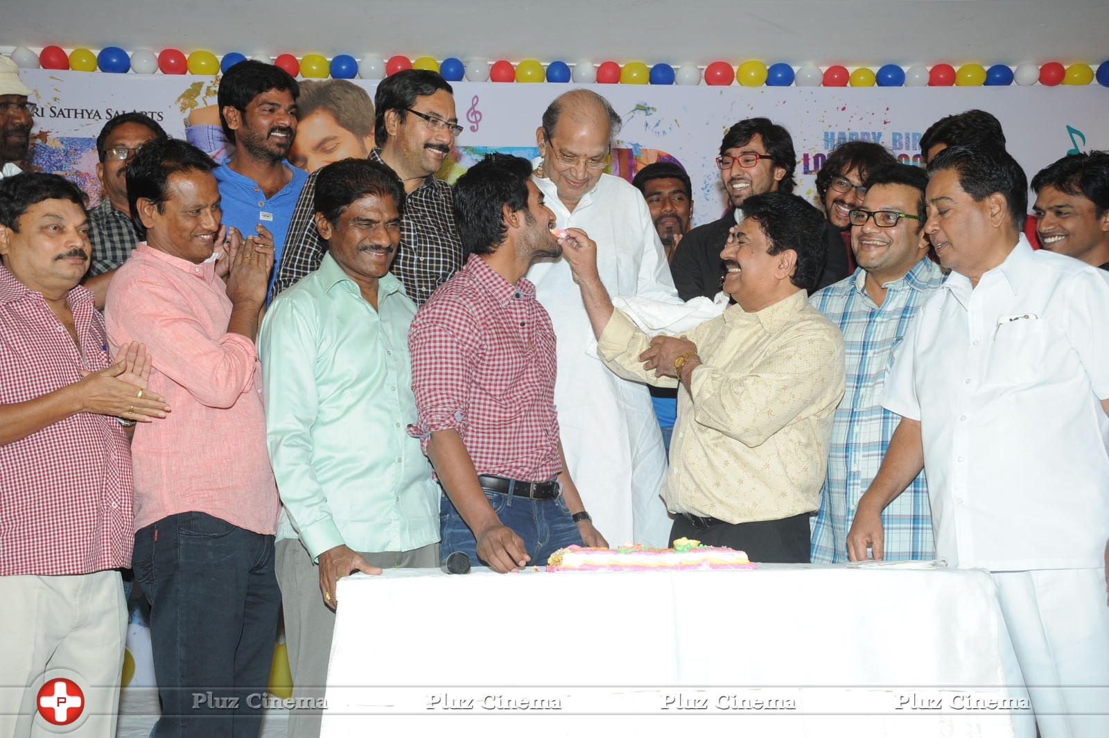 Aadi Birthday Celebration With Pyar Mein Padipoyane Team Stills | Picture 686500