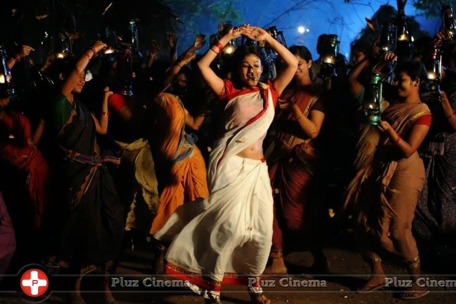 Nayantara Hot Saree Photos | Picture 689243