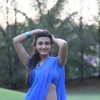 Neelam Upadhyay Hot Saree Images | Picture 638006