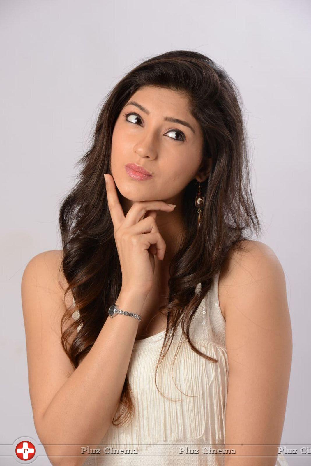 Tanvi Vyas Latest Photoshoot Stills | Picture 654118