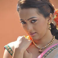 Estar Hot Images in 1000 Abaddalu Movie | Picture 595352