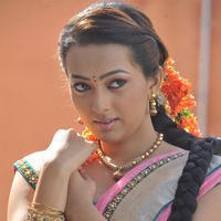 Estar Hot Images in 1000 Abaddalu Movie | Picture 595354