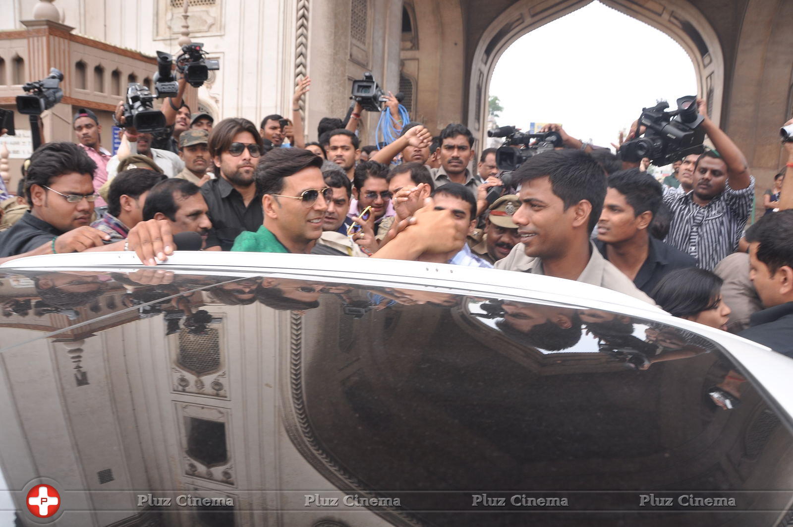 Bollywood Actor Akshay Kumar Visits Charminar Stills | Picture 601940