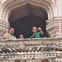 Bollywood Actor Akshay Kumar Visits Charminar Stills