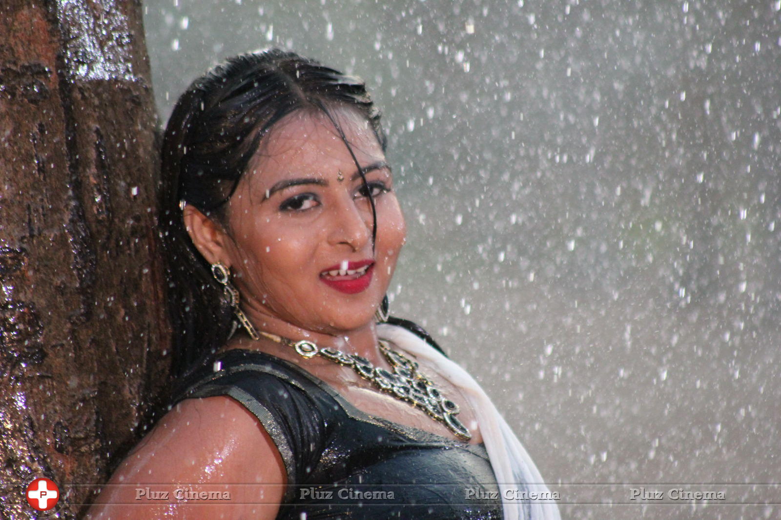 Samvrutha Sunil Hot Photos | Picture 607981