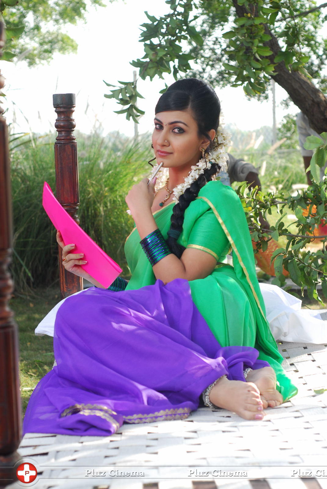 Neelam Upadhyay Hot Half Saree Images | Picture 611113